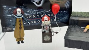 20006 NECA IT Deluxe Accessory Set 2017 (2) (Large) (Small)