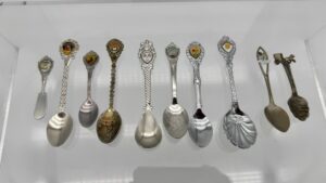 29027 Hundreds of Collector Spoons (11) (Large) (Small)