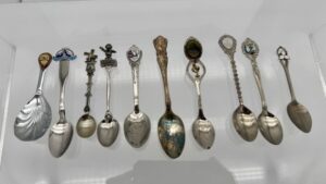 29027 Hundreds of Collector Spoons (13) (Large) (Small)