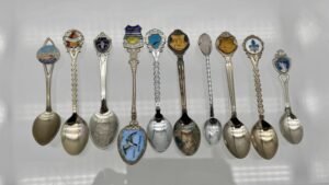 29027 Hundreds of Collector Spoons (21) (Large) (Small)