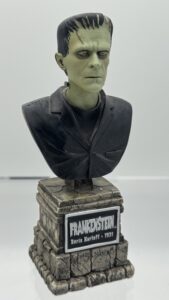 29033 Frankenstein_s Monster Mini Bust Universal Monsters Set (Large) (Small)